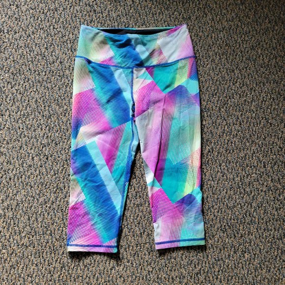 NWOT Victoria's Secret Knockout Secret Crop Purple Pink Blue Abstract Size Small - Picture 1 of 13